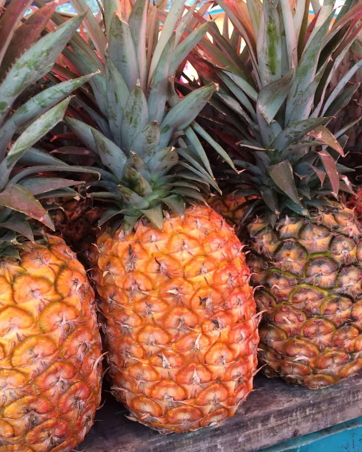 A variety of whole pineapples.