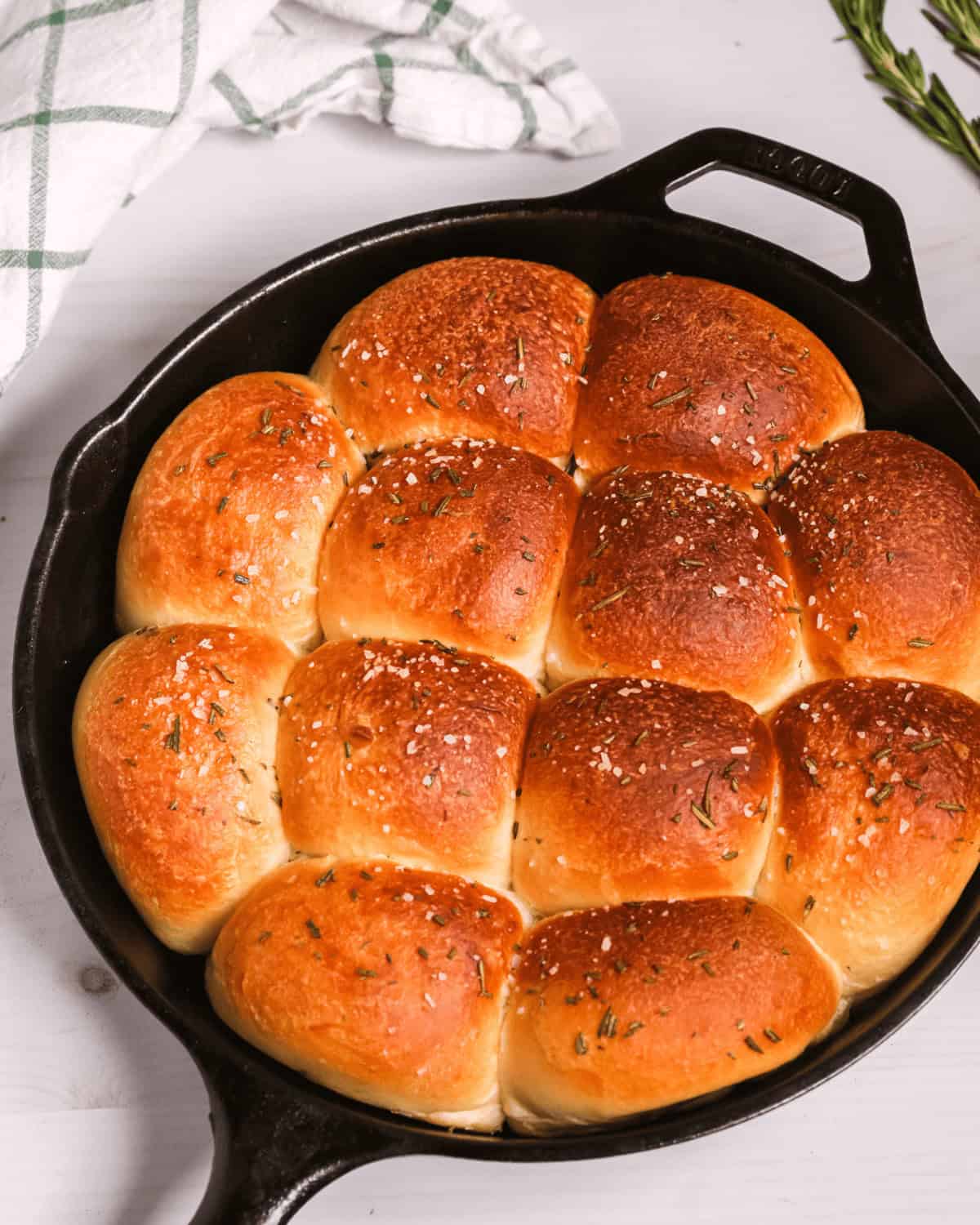 A cast iron rosemary butter rolls.